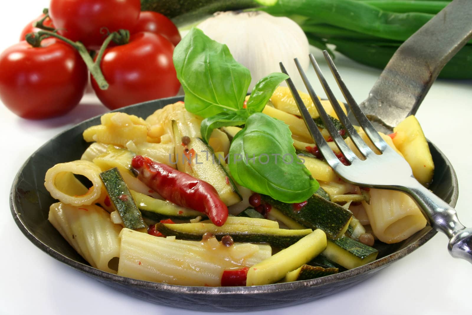 Tortiglione with fiery chili, zucchini, garlic and herbs