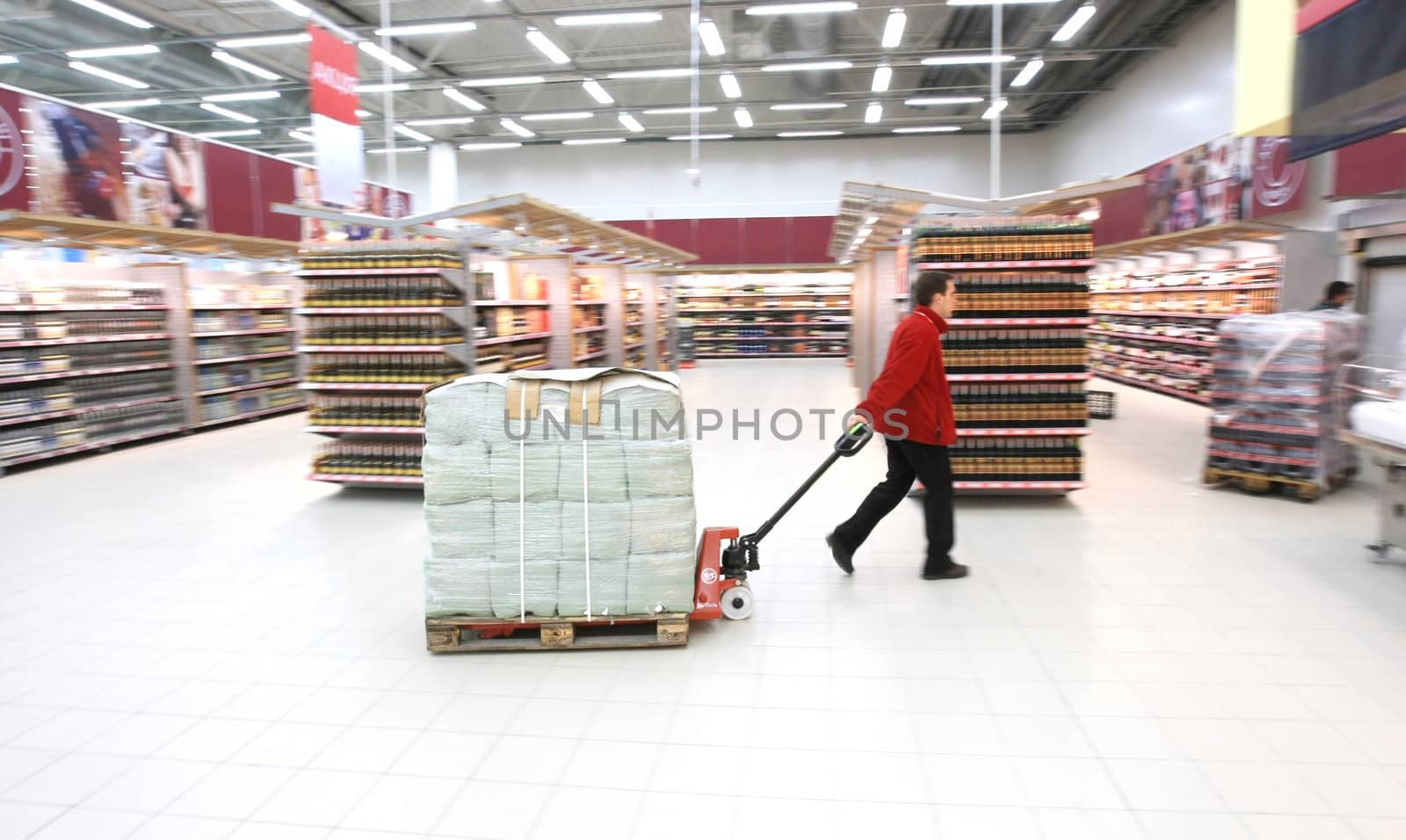 worker in supermarket 1