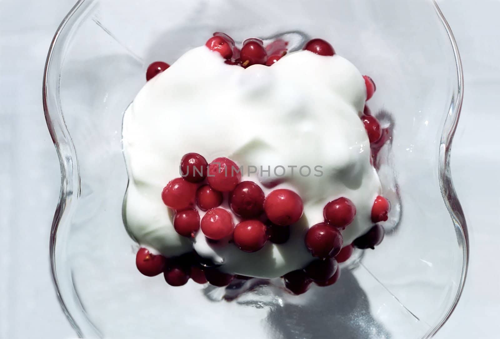  Red berry with cream in glass