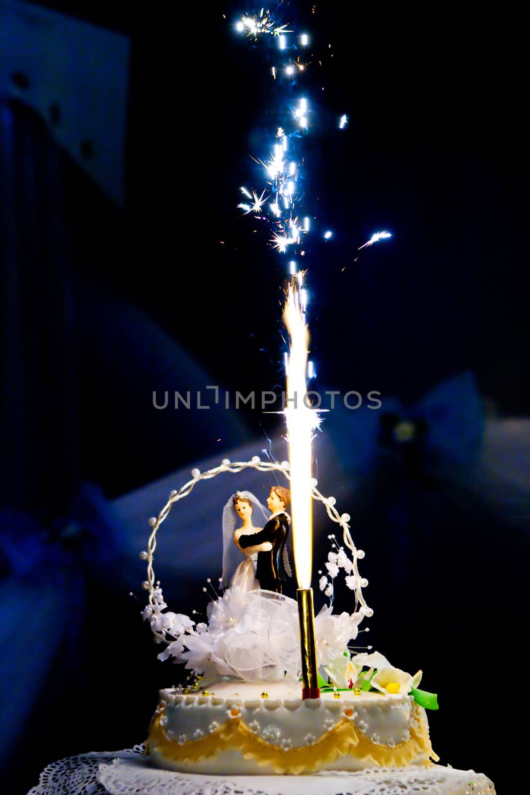 decoration of the top of the wedding cake