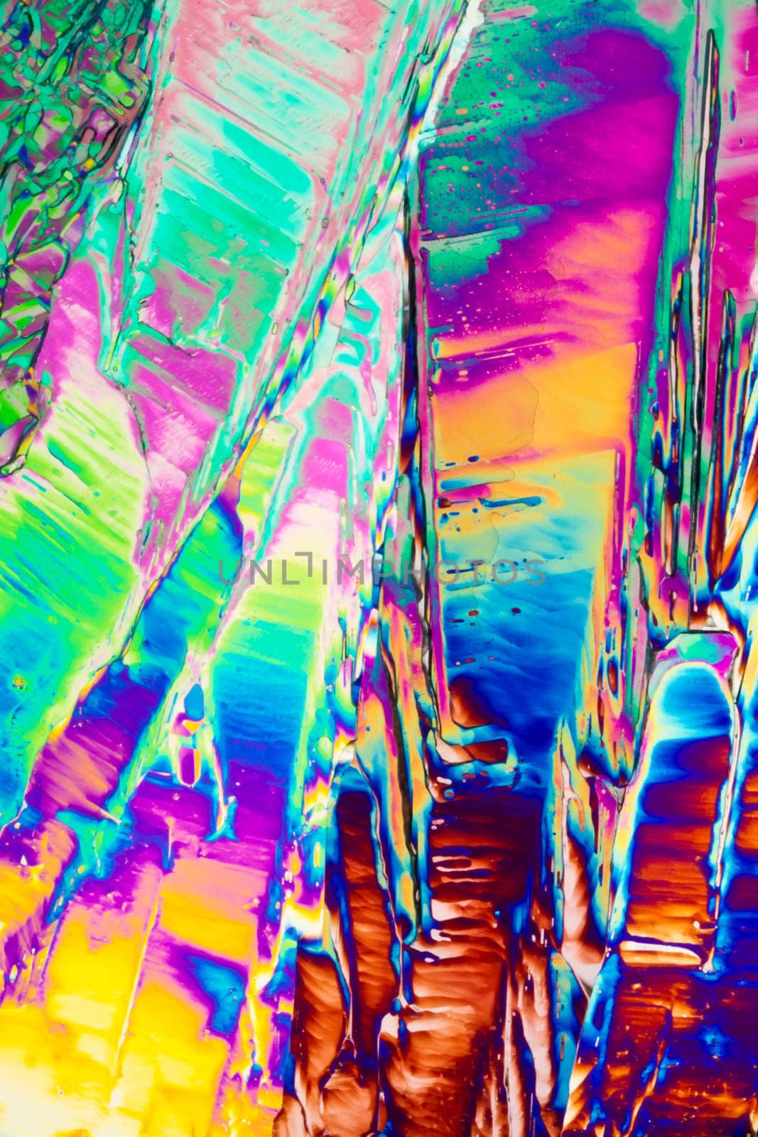 Colorful appearence of crystals of benzoic acid in polarized light.