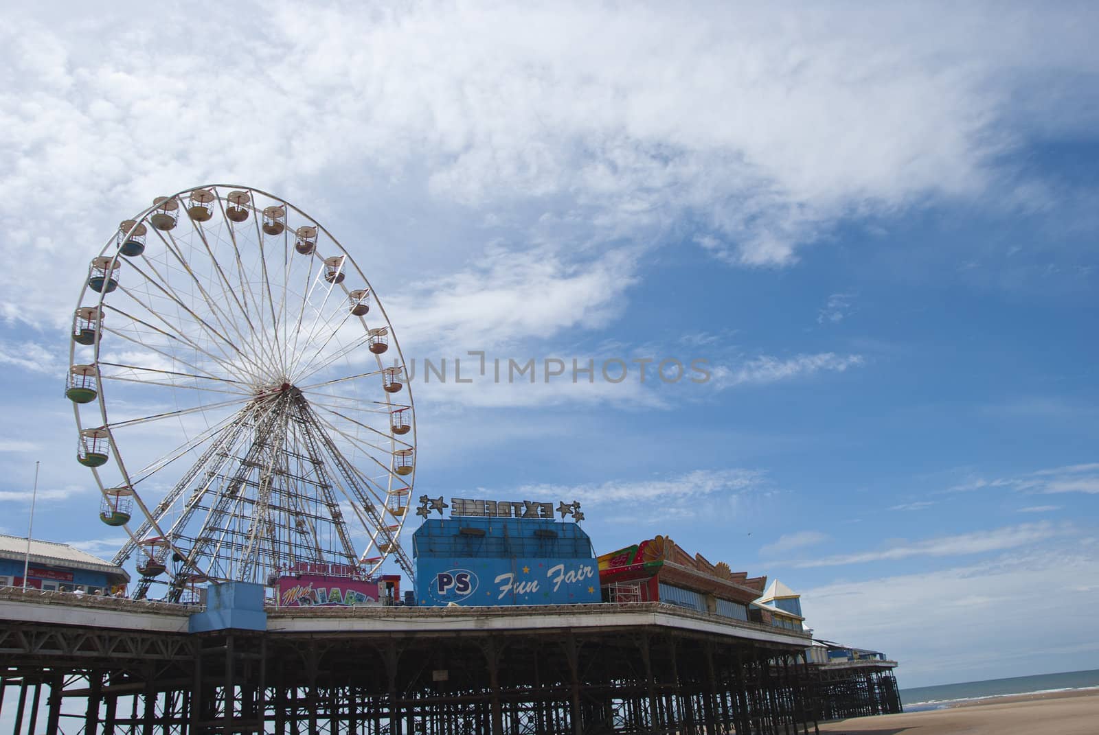 Fairground Wheel and Pier2 by d40xboy