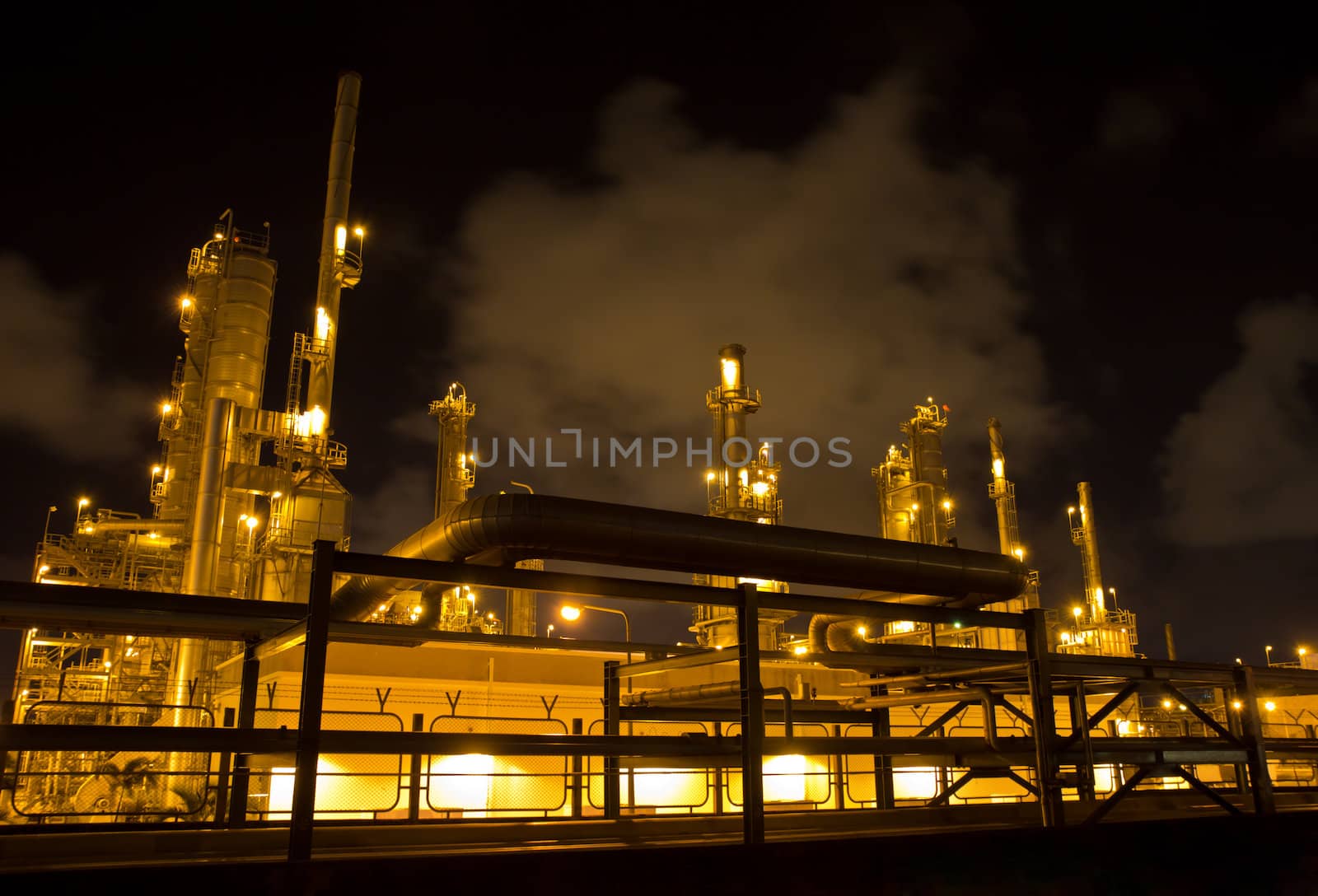 Factory at night. by Na8011seeiN