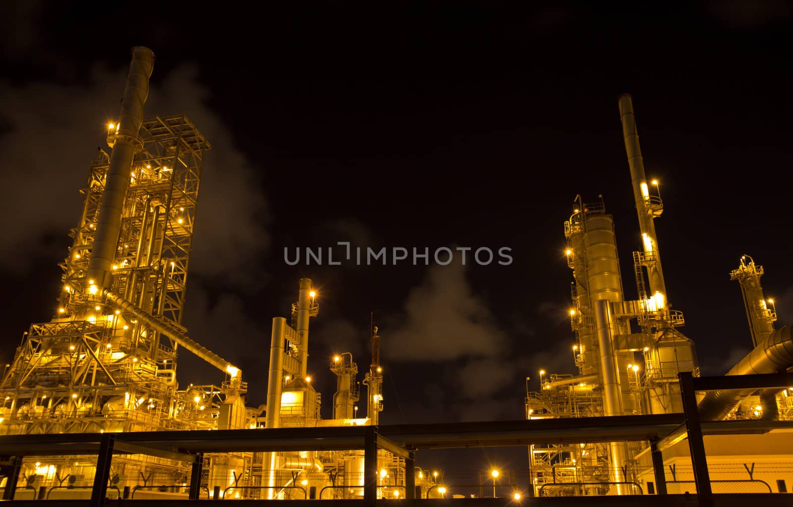 Factory at night. by Na8011seeiN