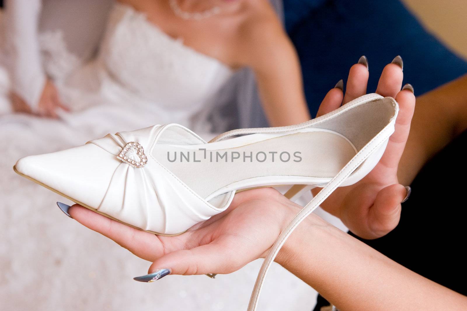 bride wait a white shoe