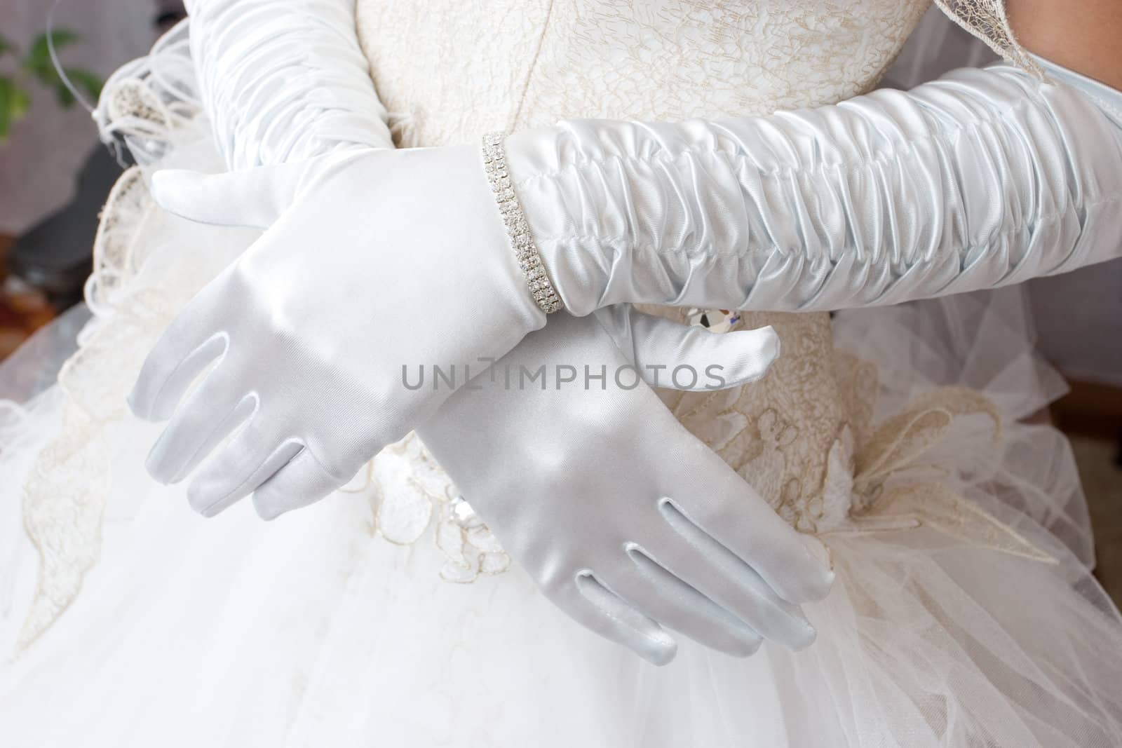 white gloves on the hands by vsurkov