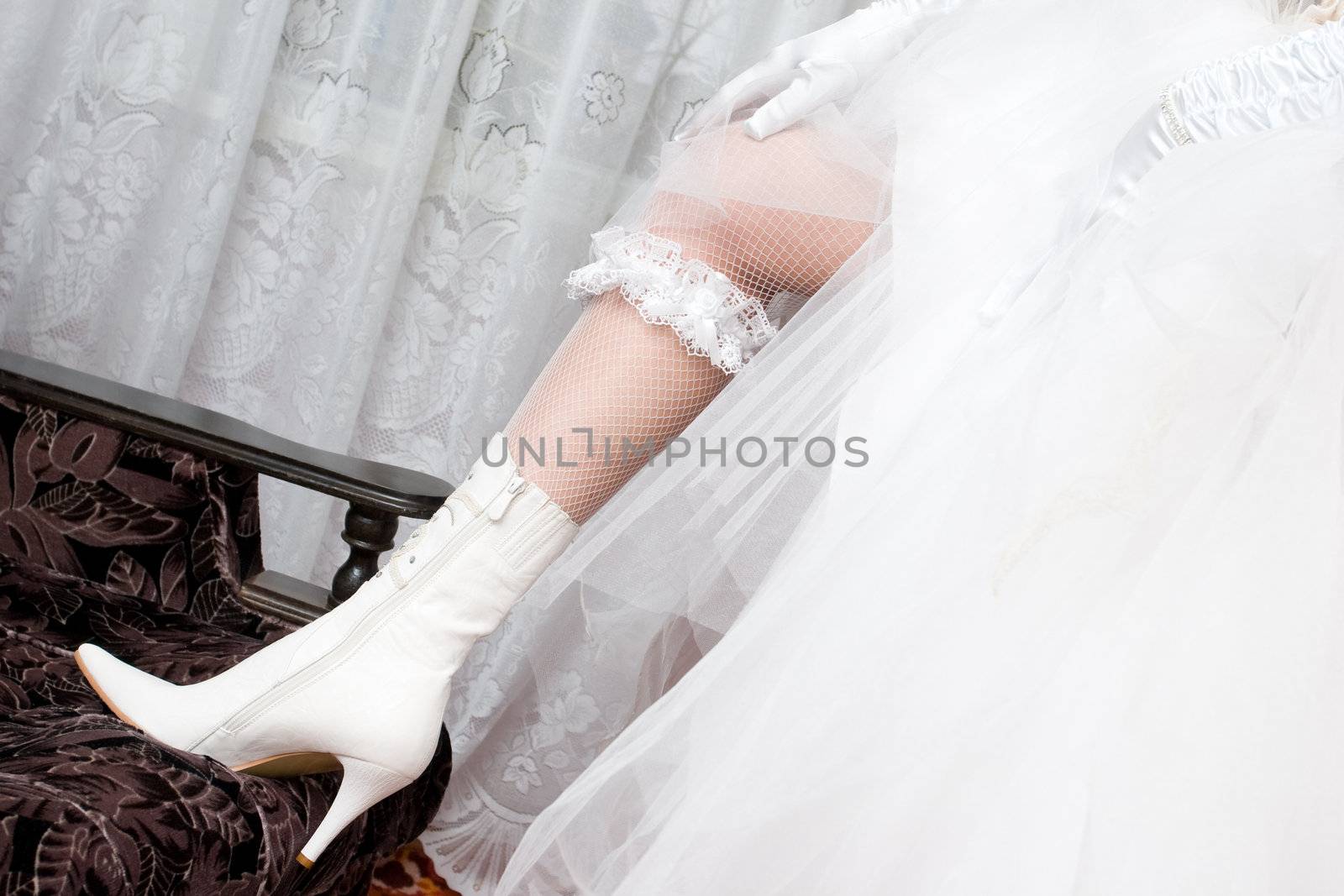 a sexy leg of the bride in a white boot by vsurkov