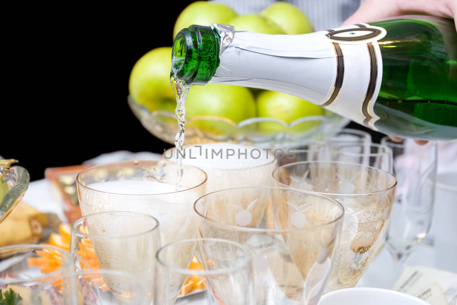 pouring of champagne by vsurkov