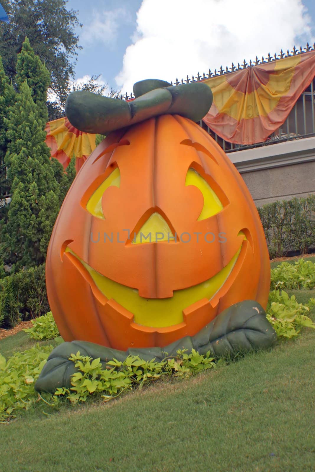 A big pumpkin with a happy smiling face