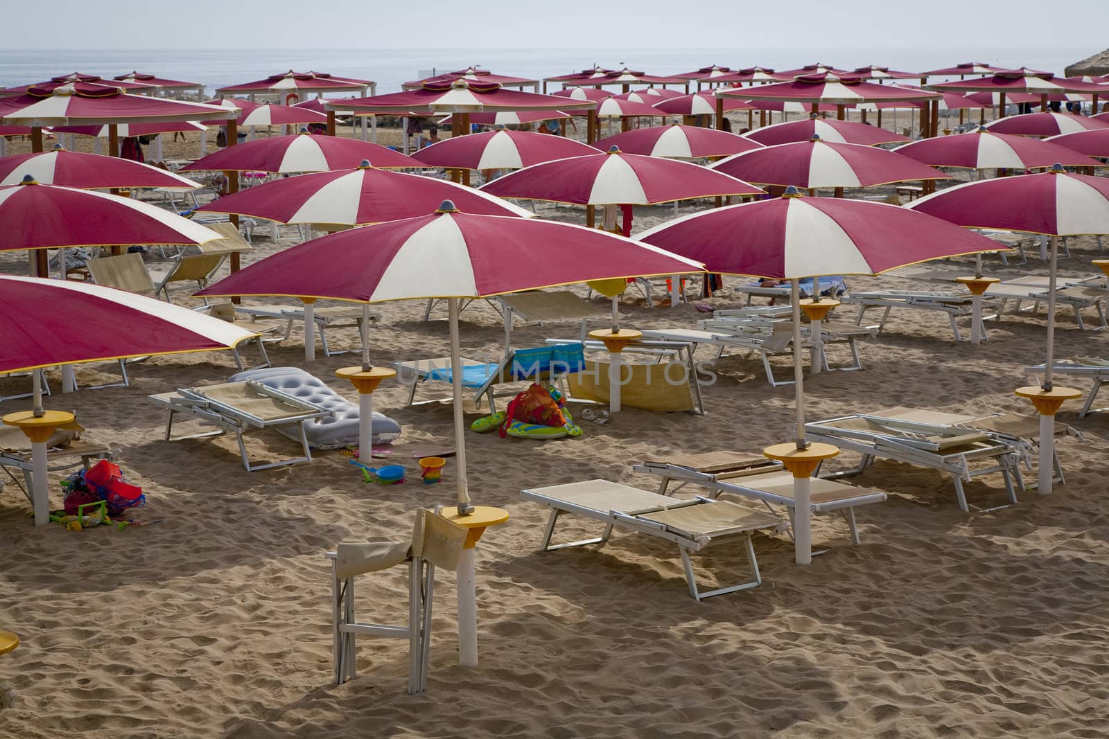 Deserted Italian beach by ABCDK