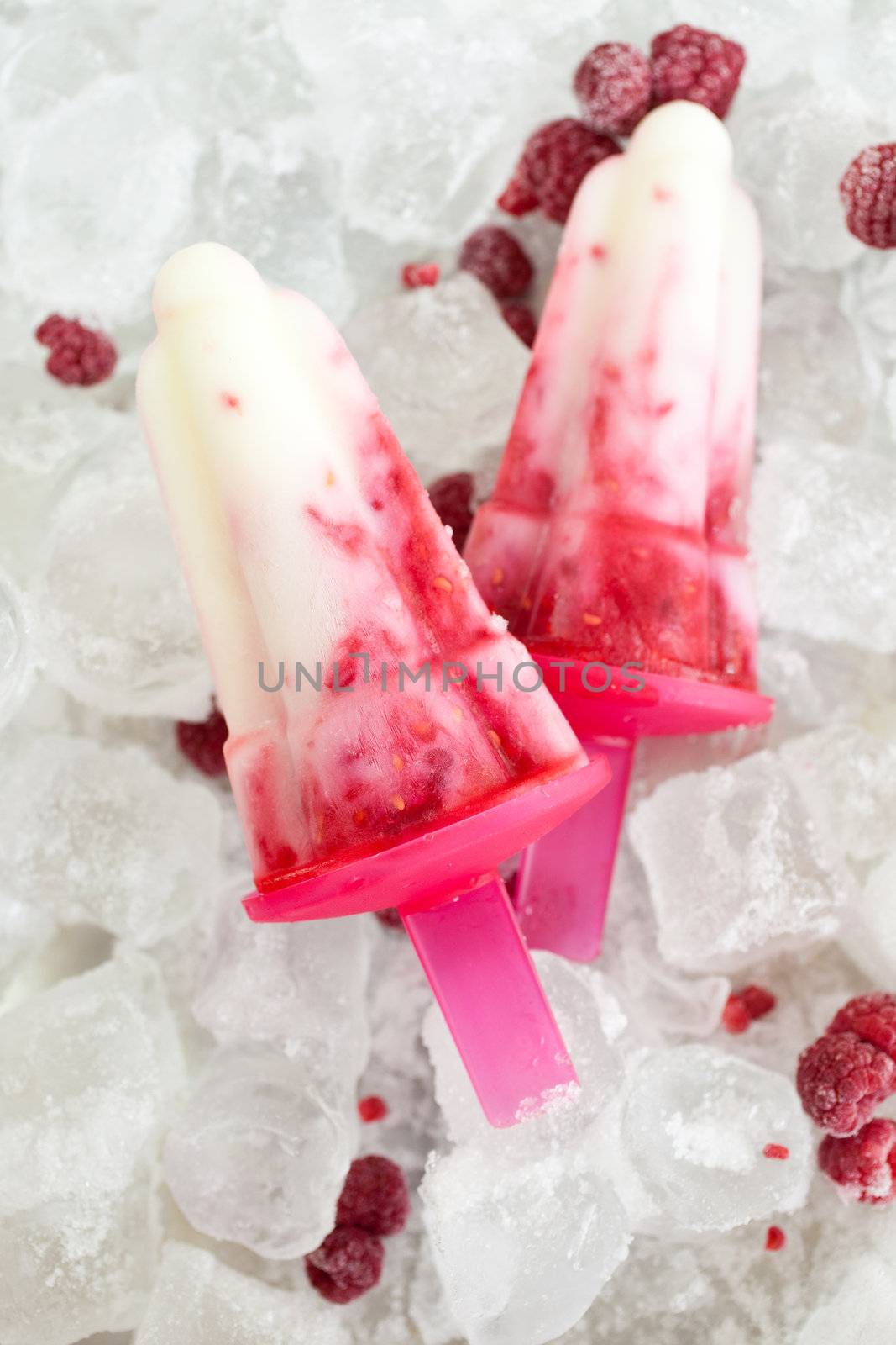 Delicious and refreshing raspberry yogurt icecream popsicles







Delicious and refreshing icecream popsicles