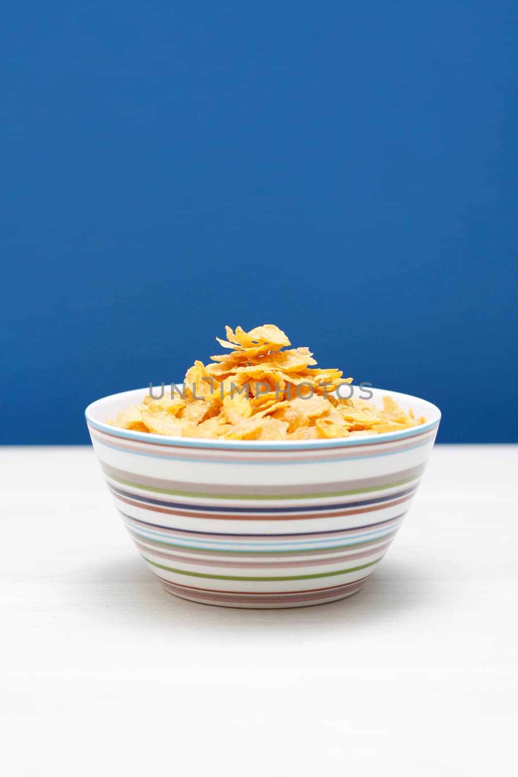 A bowl of corn flakes