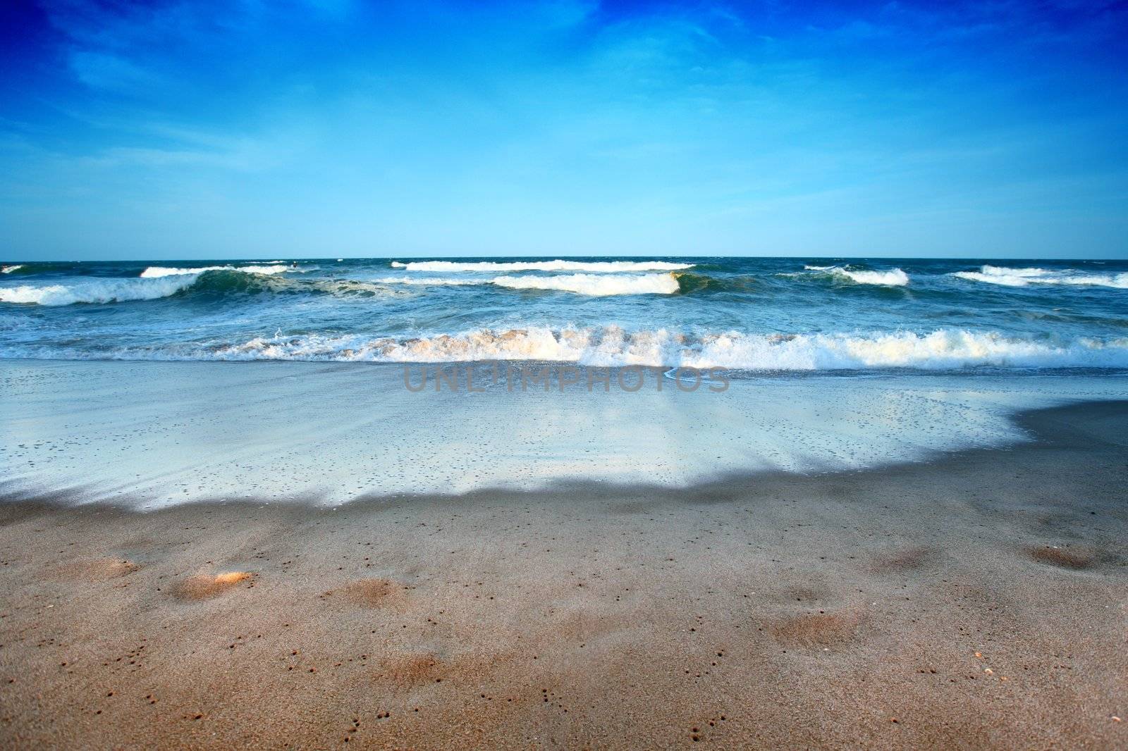 blue ocean waves go to you