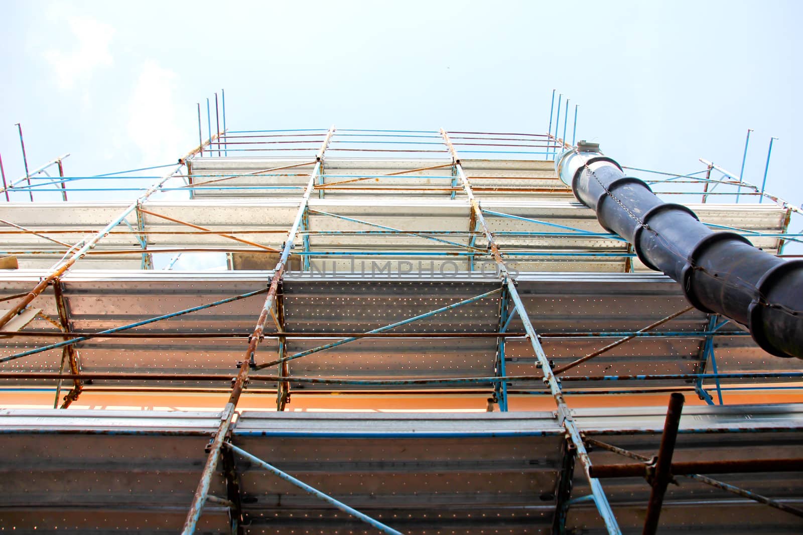 A picture of a Scaffold taken from under
