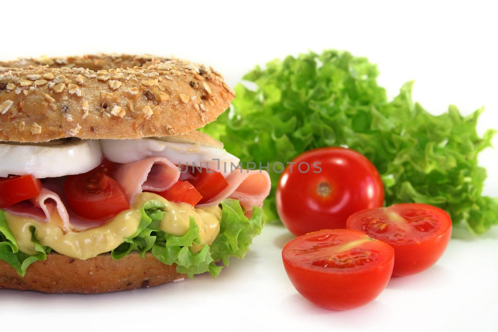 Bagel with boiled ham, tomato and egg