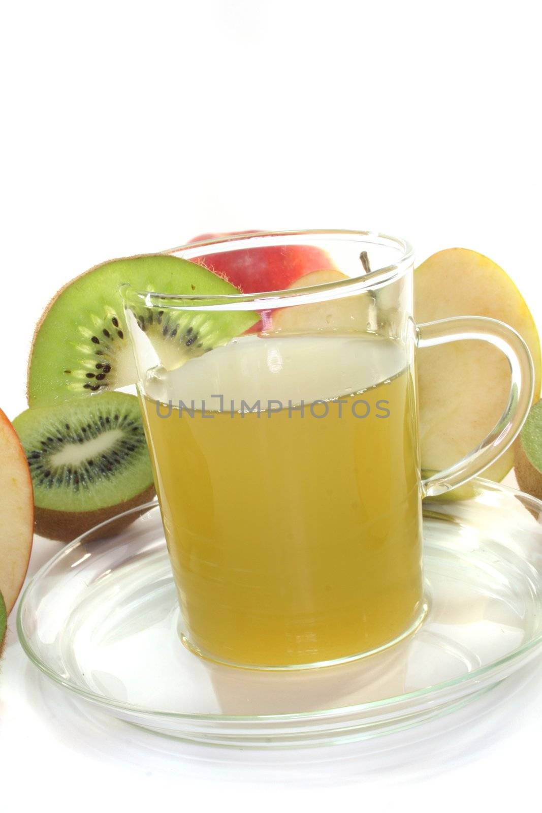 a glass of kiwi-apple tea with fresh kiwis and apples