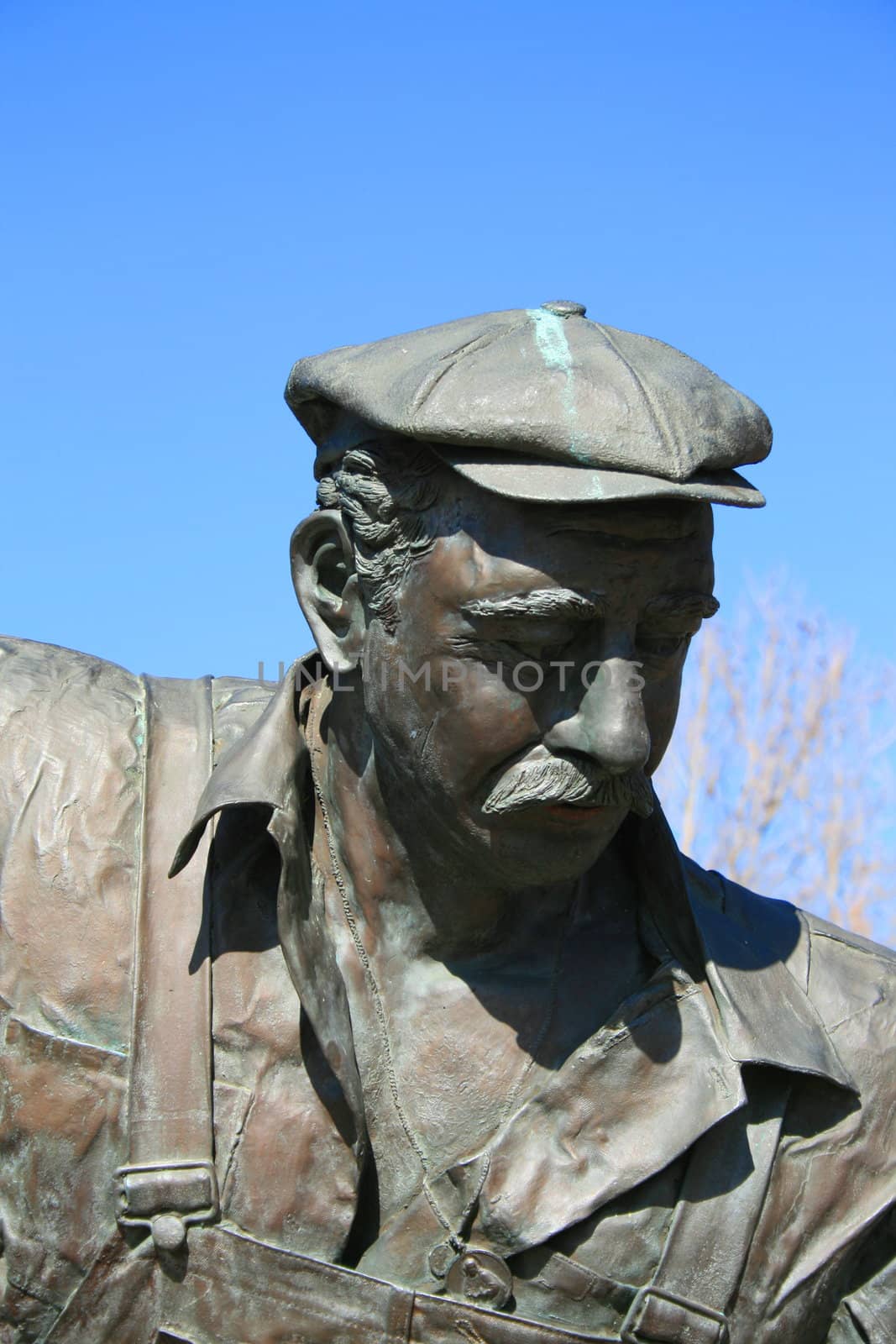 Close up of a statue of a man.
