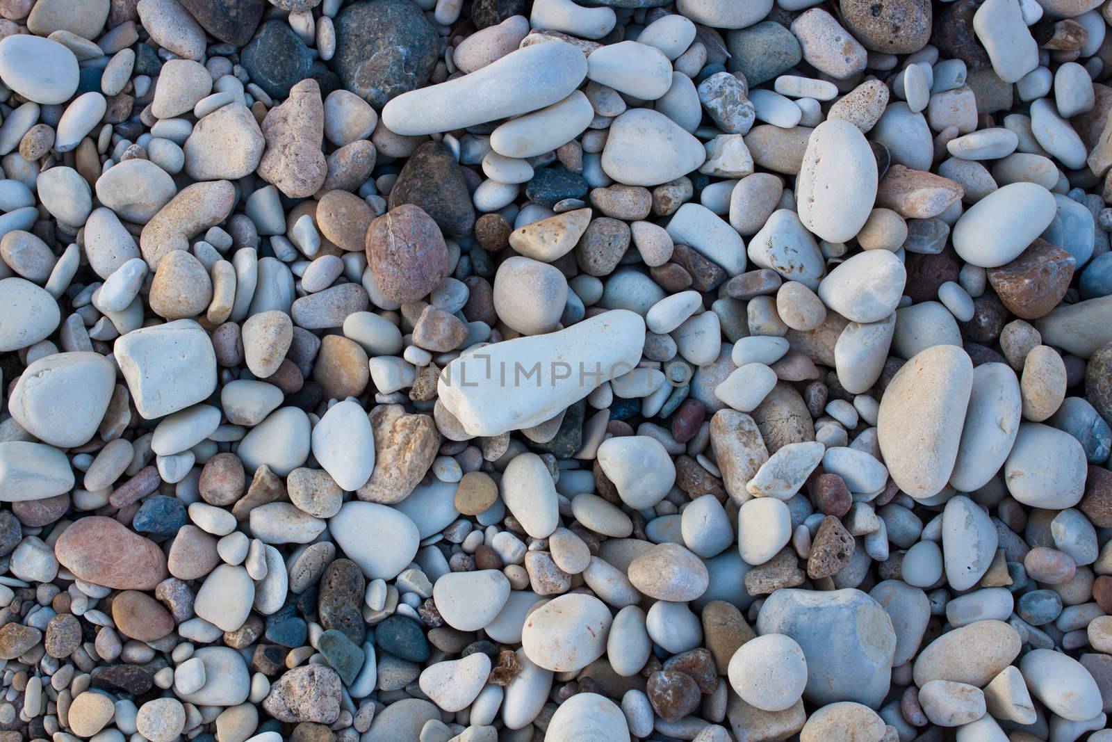 photo pebbles of various sizes on the beach