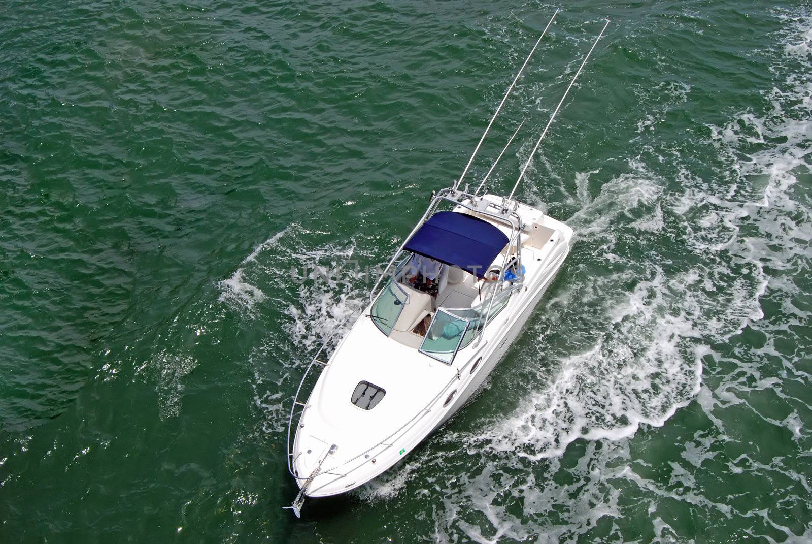 Birdsview of a sportsfishing boat on biscyn bay near miami beach,florida
