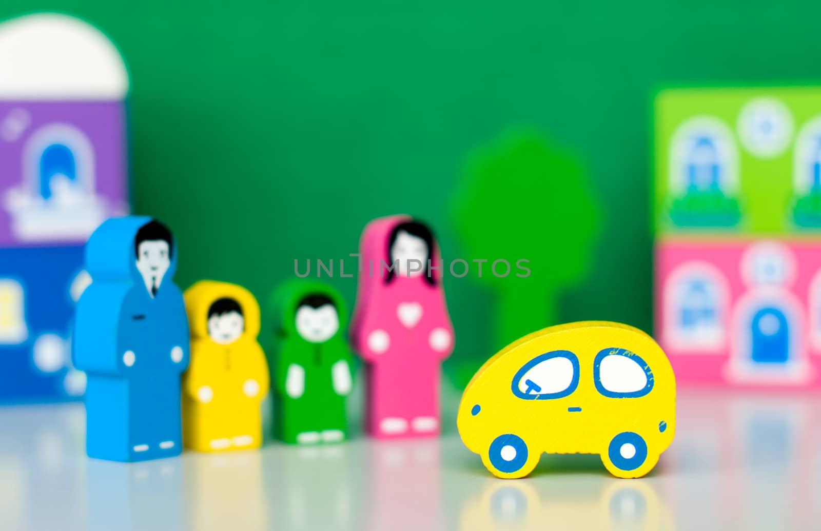 Funny toy car and toy family by kzen