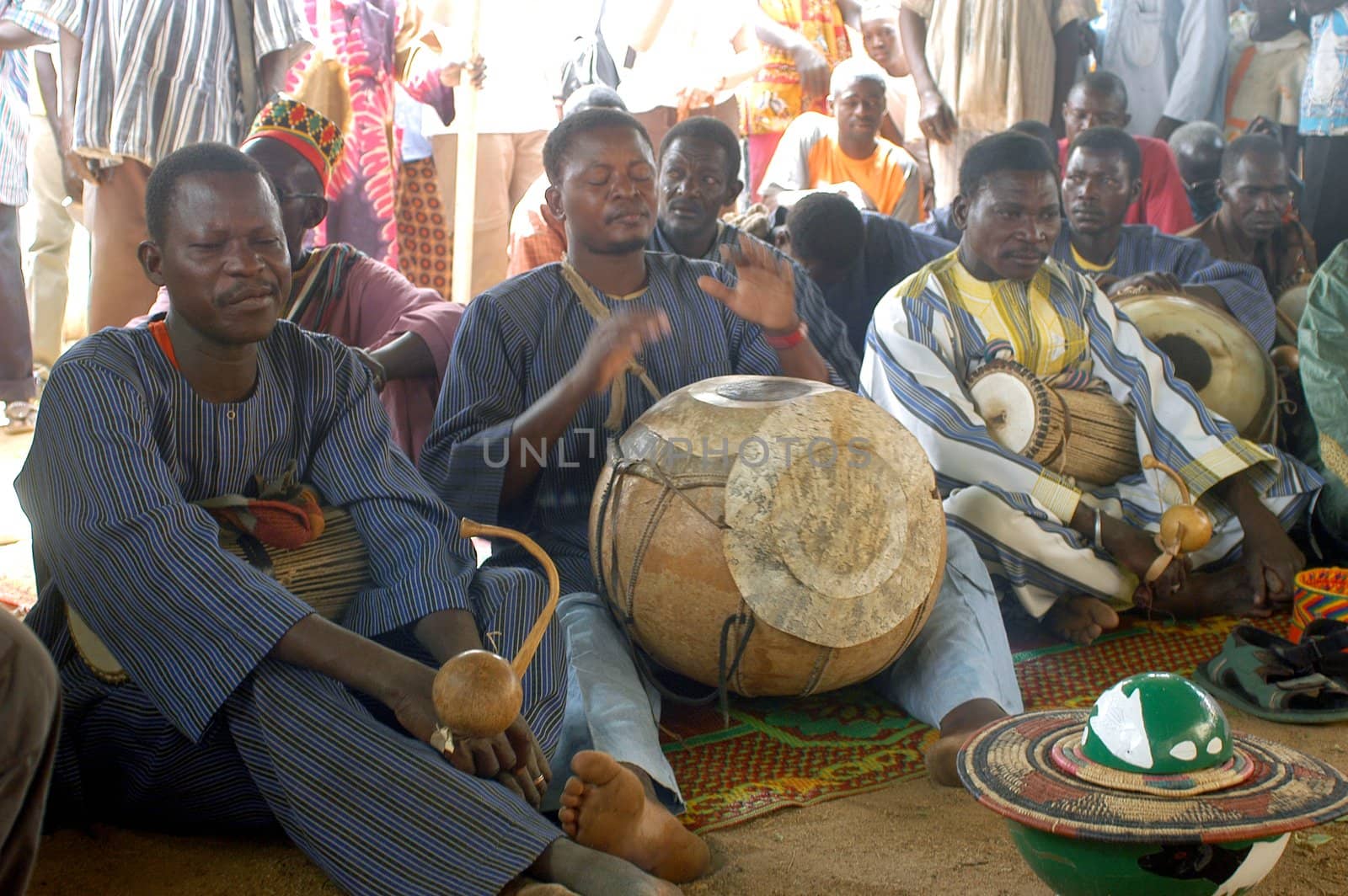 The festival of establishment of a usual chief in Burkina Faso Faso lasts three days. The usual chief succeeds his father deceased, it is always the groin of the family and always a man. It is a very rare event because a chief can be replaced only after his death. During establishment it is the festival and all the area is invited. This festival occurs to Kokemnour�, small village in the East of Burkina Faso Faso in the province of Kouritanga. These three days are punctuated of dance, meal and especially of traditional ceremonies African. The Chief is the King and can be established only by chiefs more important than him.                                