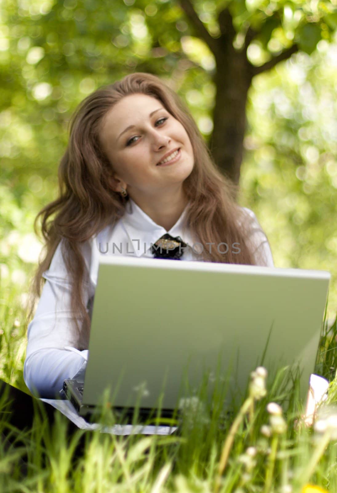 girl with laptop by zokov