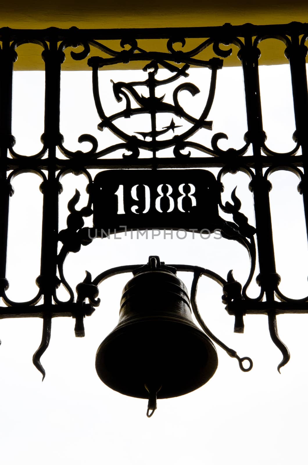 Big old bell hanging on the entrance to the courtyard of University.