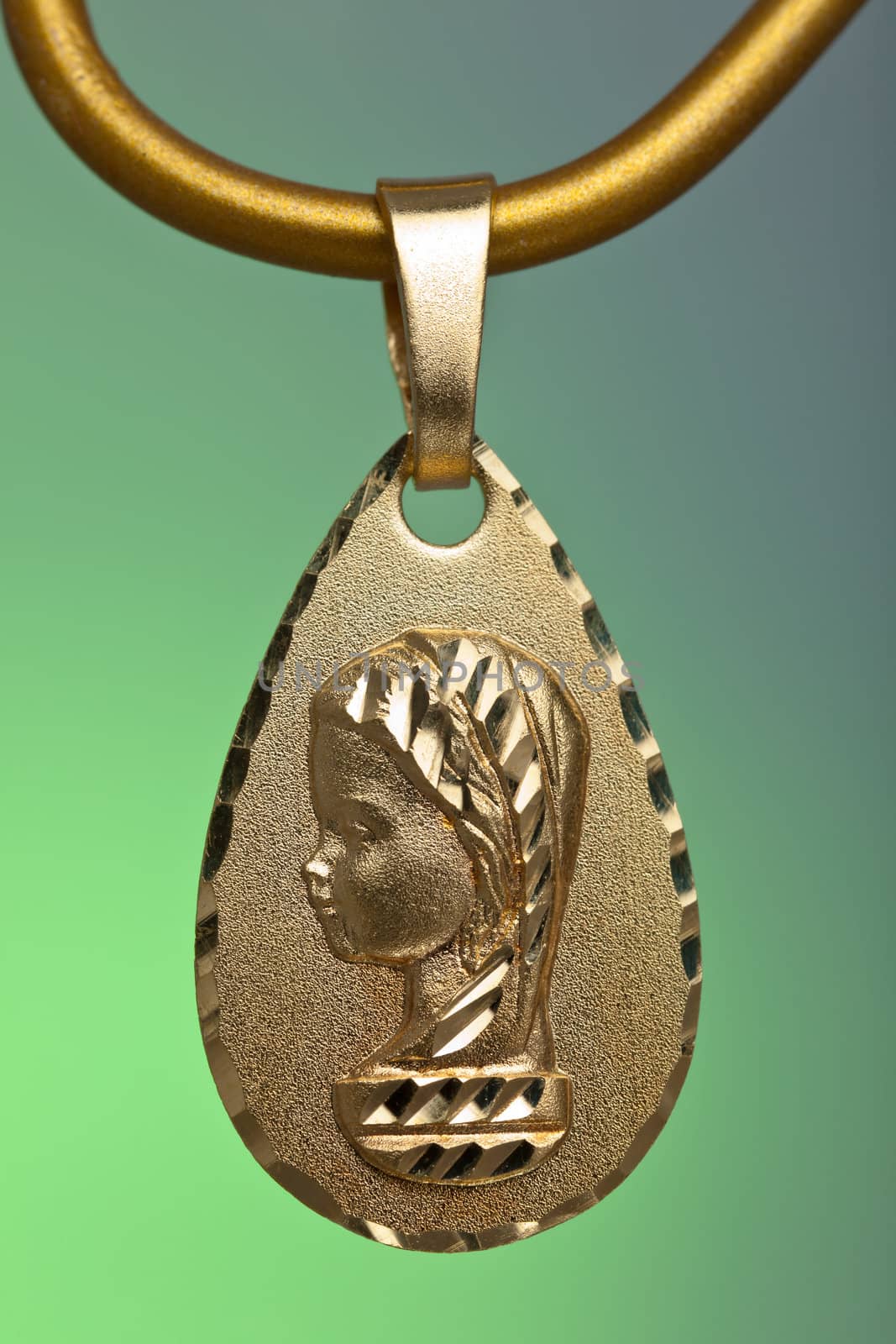 Precious gold pendant of the virgin girl, ideal to give  as a present for the young persons in the first communion