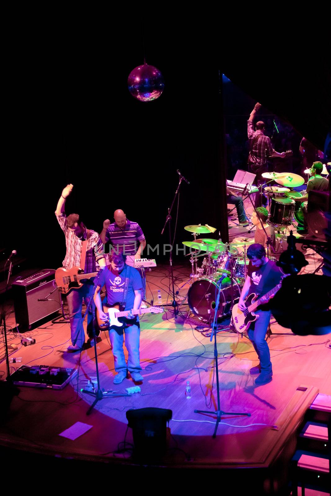 EL PUERTO DE SANTA MARIA, SPAIN - APR 24: Concert of the group of Indie Pop, Champagne on Apr 24, 2009, on the discotheque Mucho Teatro on El Puerto de Santa Maria, Cadiz, Spain
