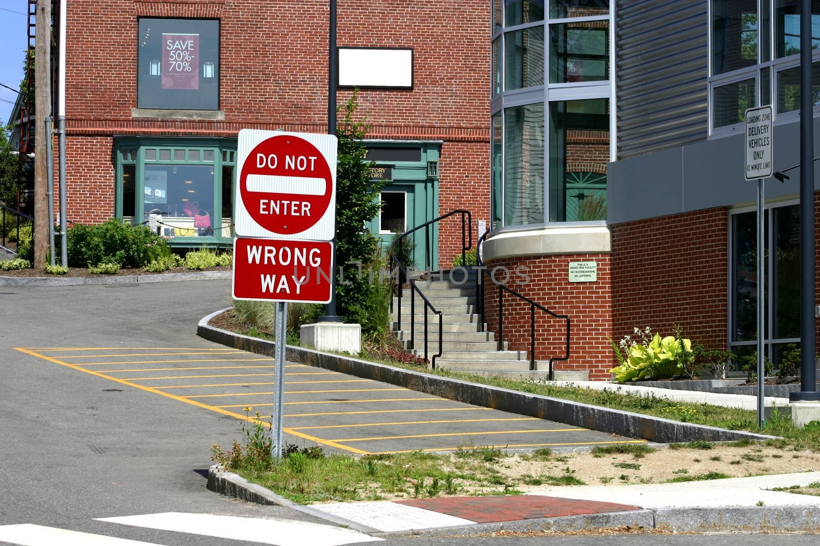 Wrong way sign at a commercial crossing for pedestrians