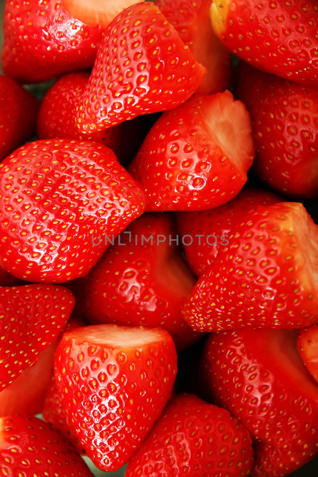 Some fresh and clean stawberries.