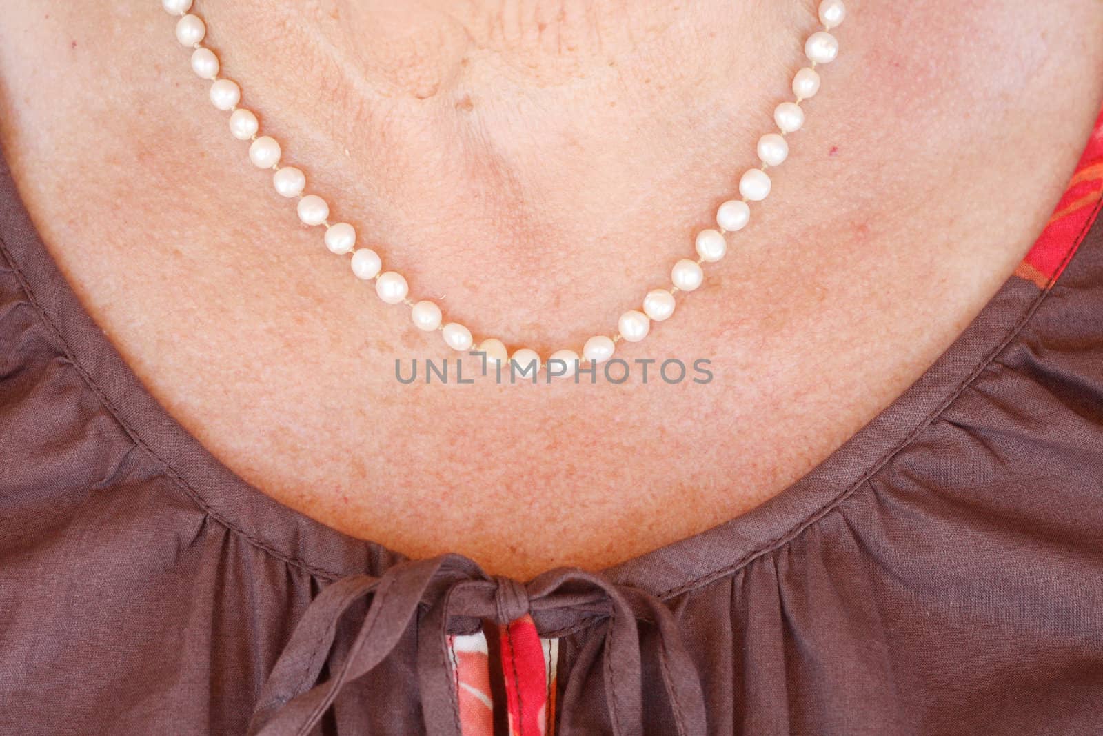 Pearl necklace by leeser