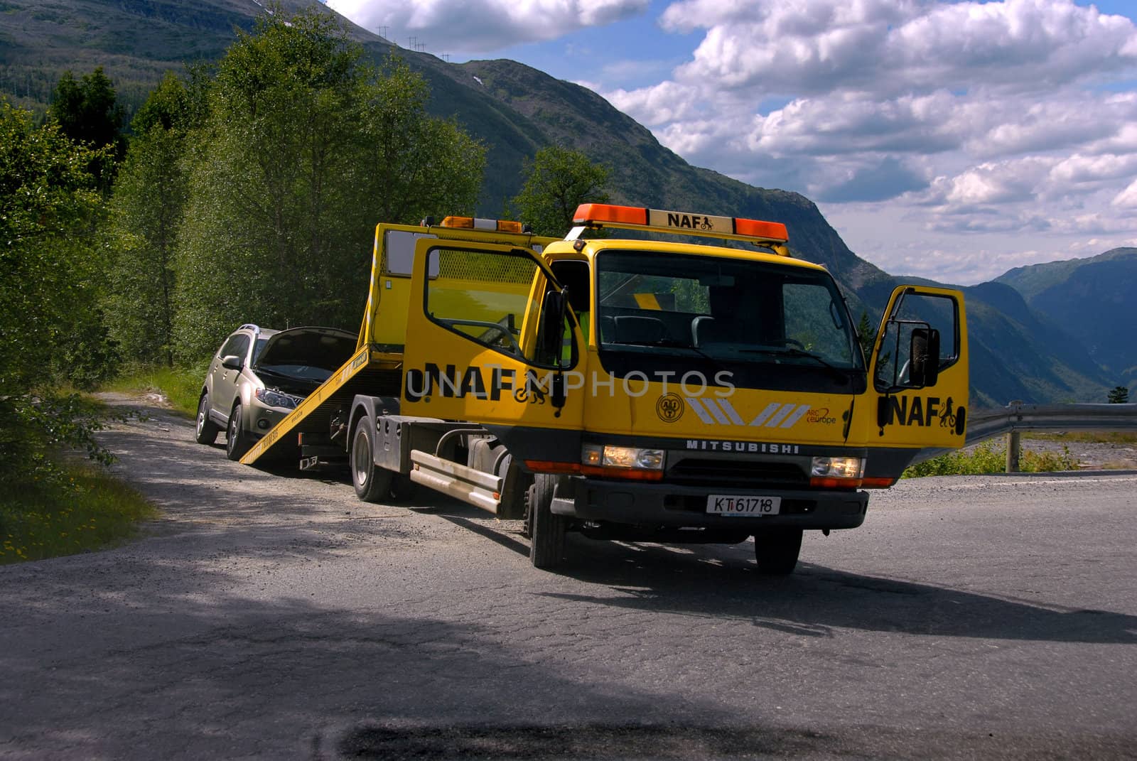 NAF, Car-service. 
Mellom Rjukan / Gaustatoppen, Norway 2008.