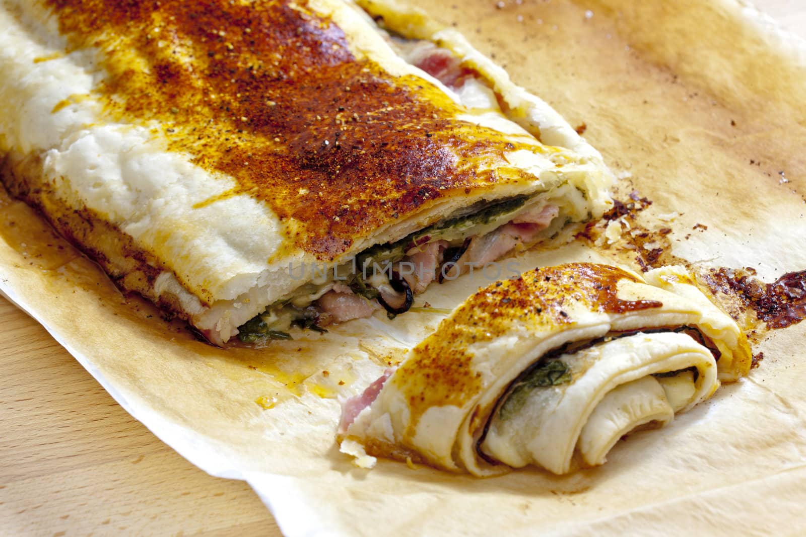 puff roly-poly filled with spinach and bacon