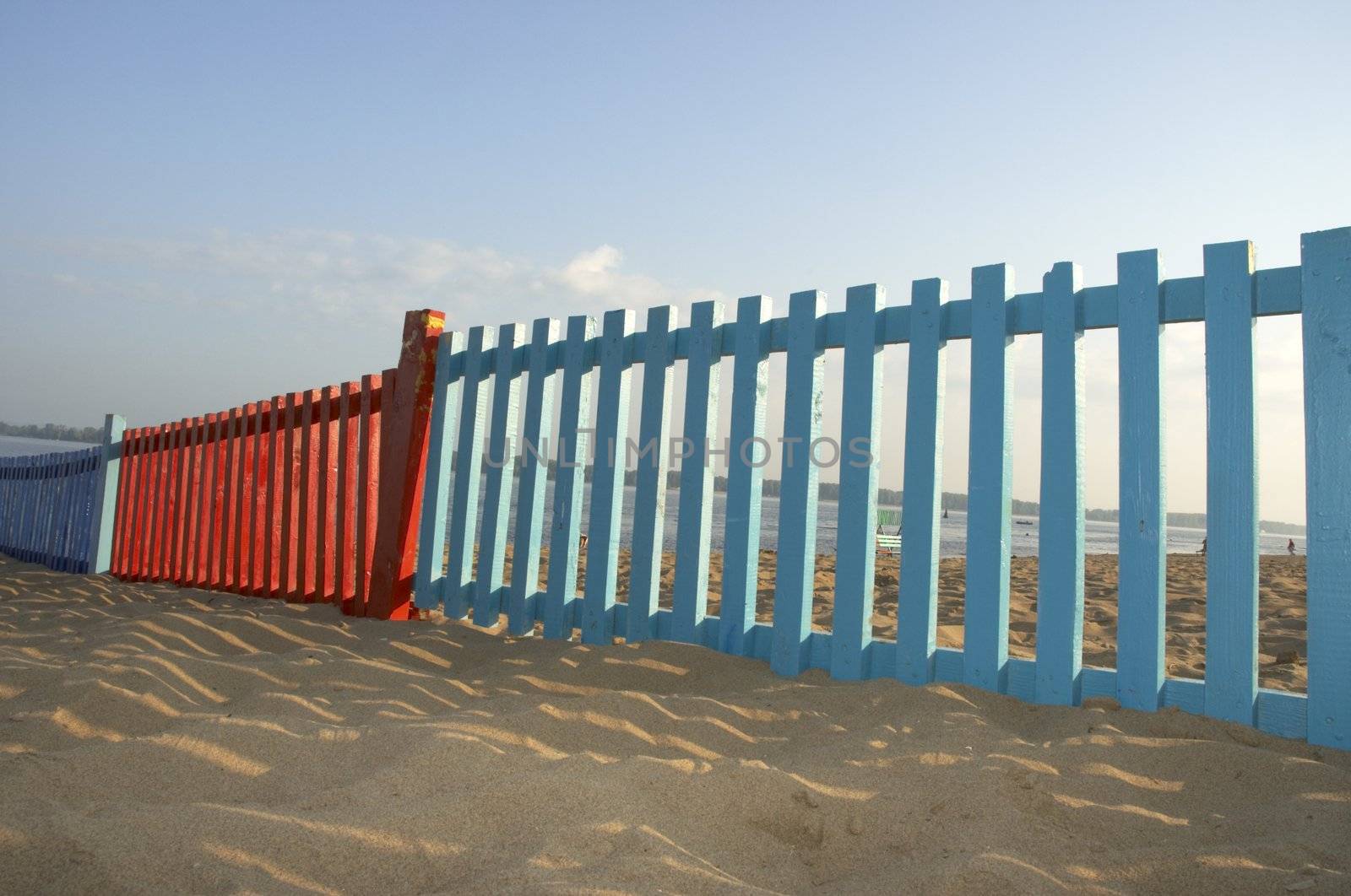the blue and red fence