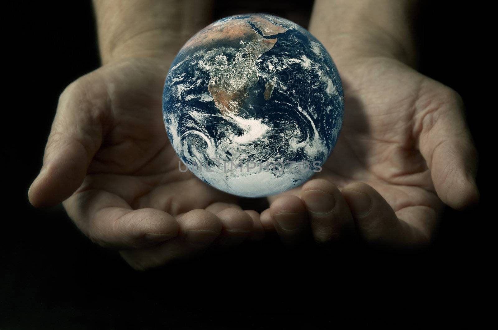 Earth on the hands by Kuzma