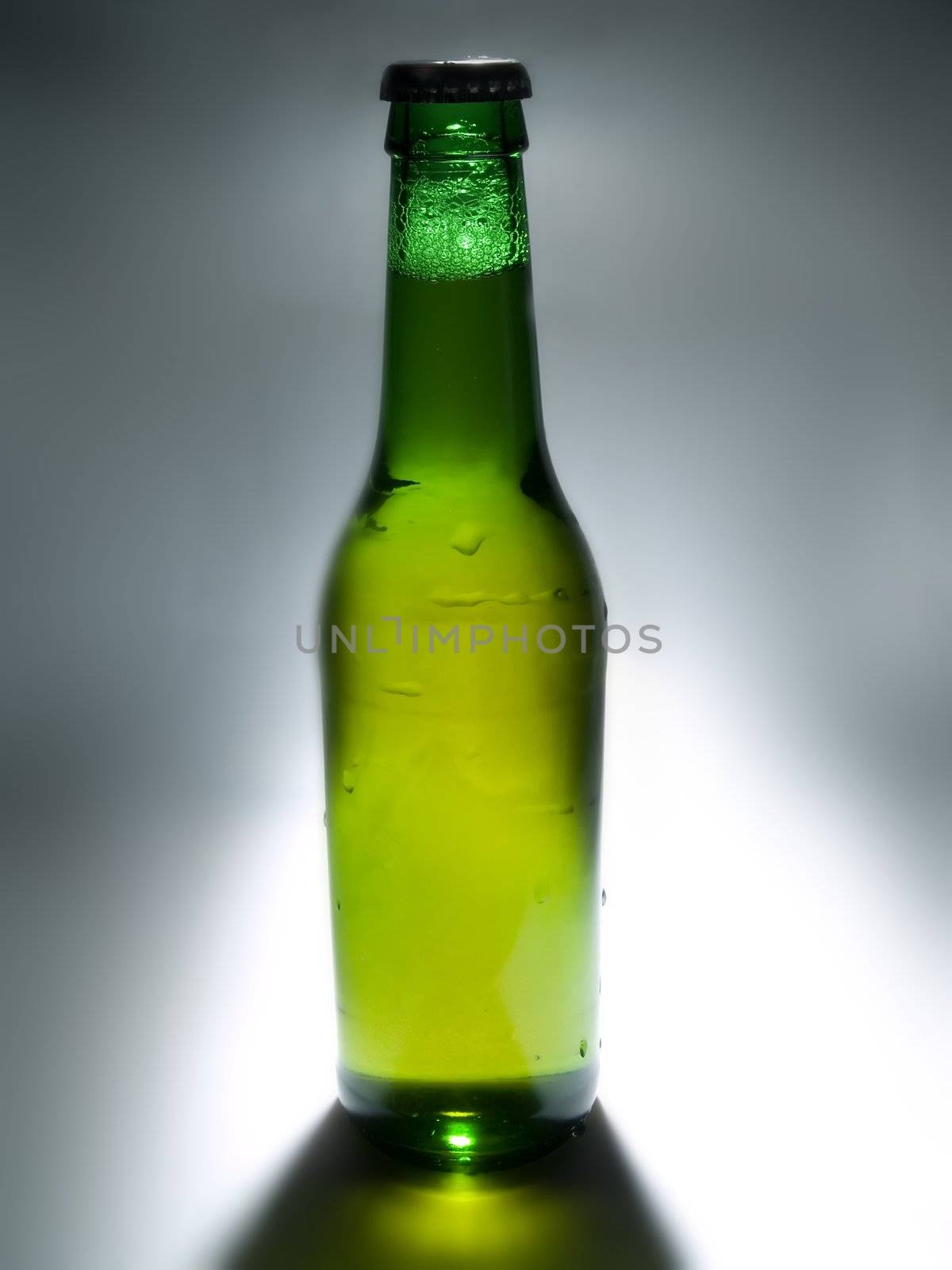 Beer bottle by henrischmit