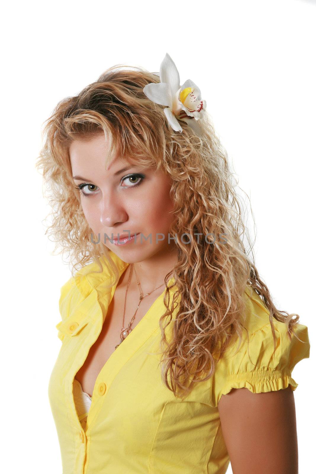  The girl in yellow clothes with a flower in hair