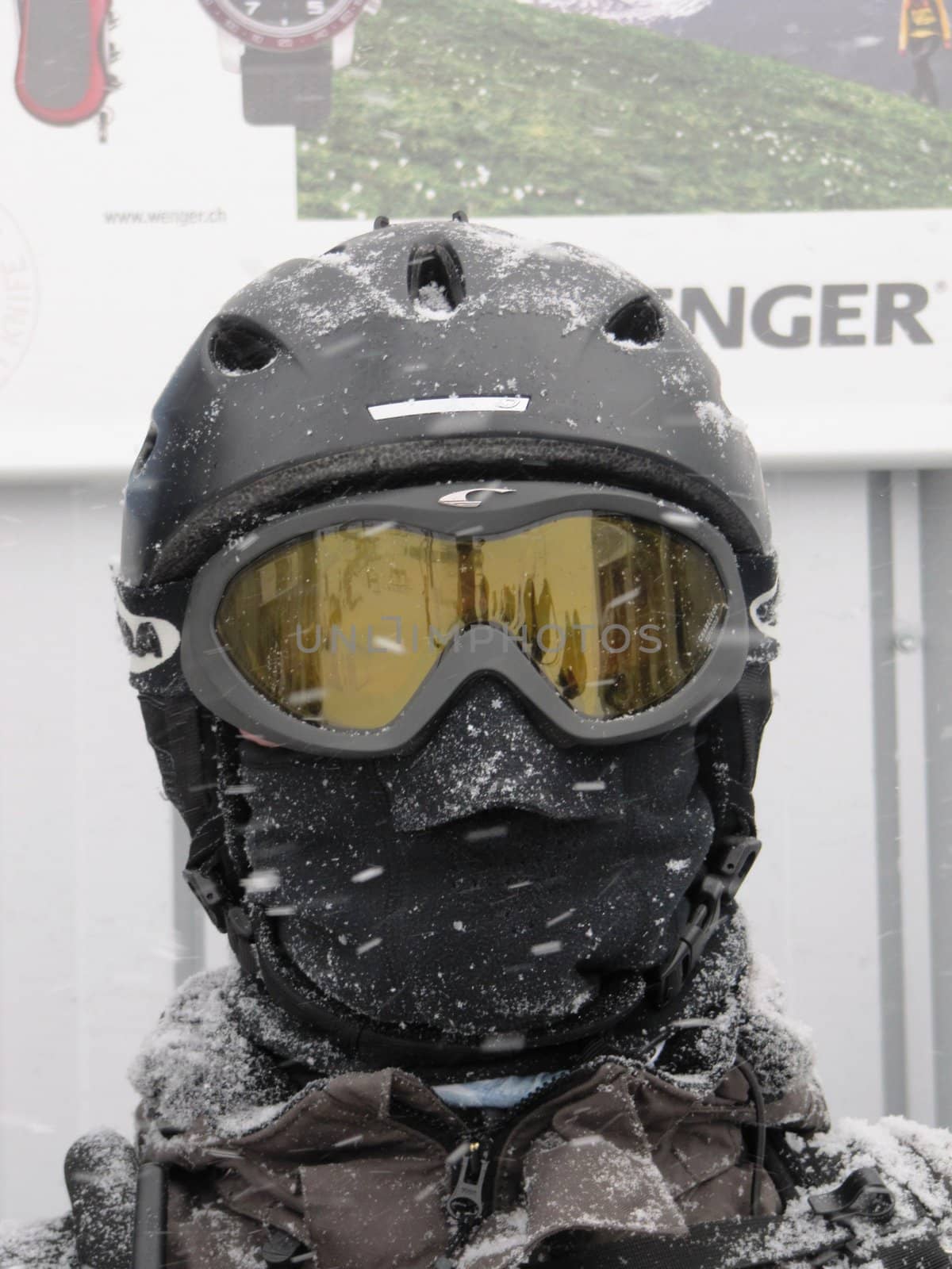 Snow mask & goggles by chrisga