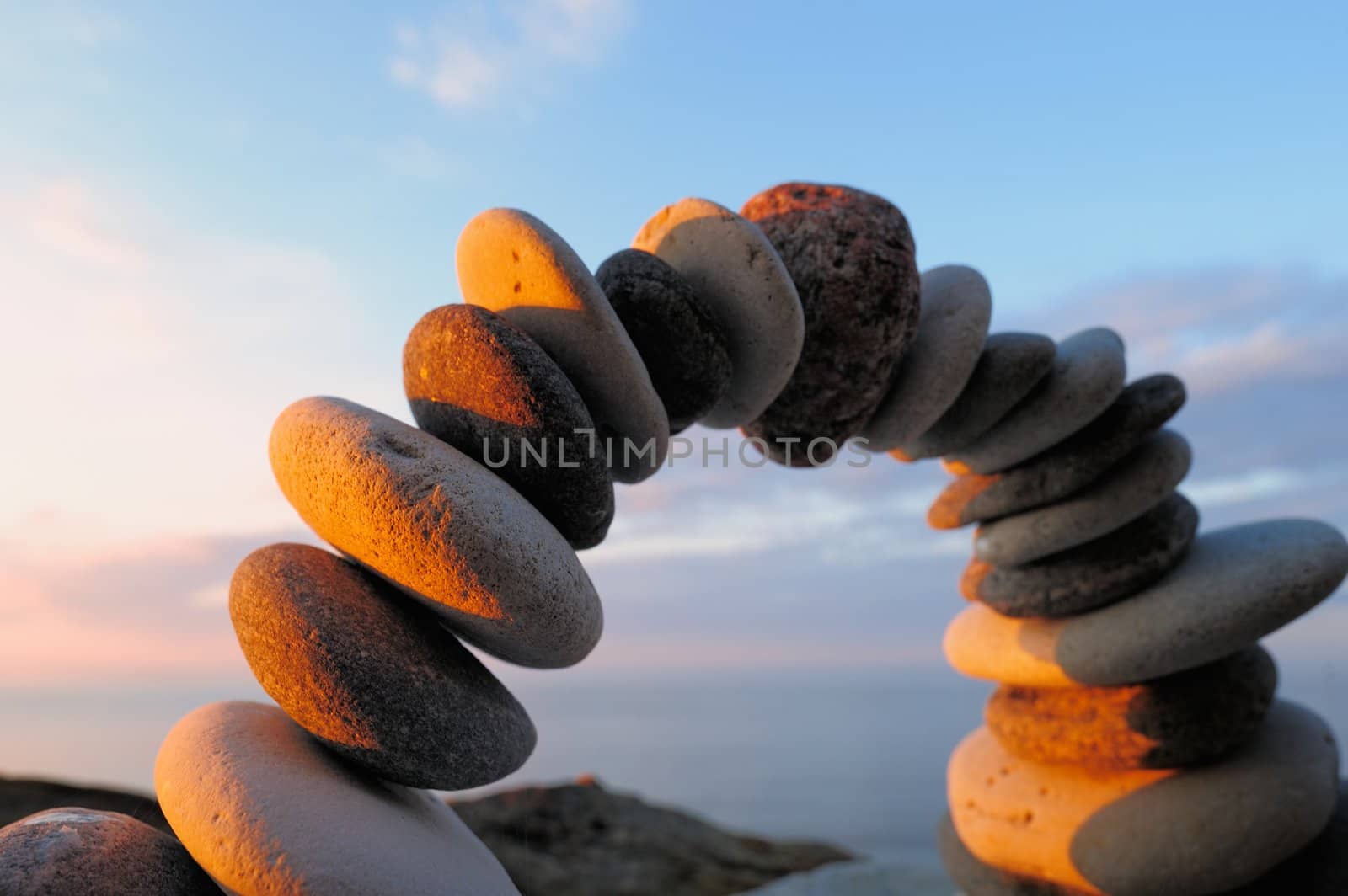 Arc crookedness of the pebbles on the seashore
