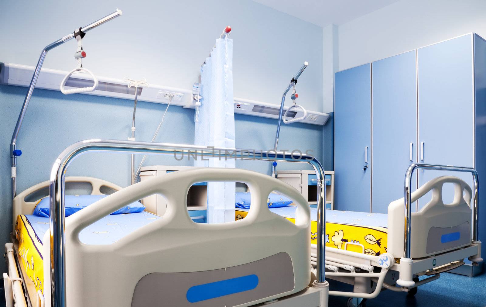 hospital room rehabilitation beds by vilevi