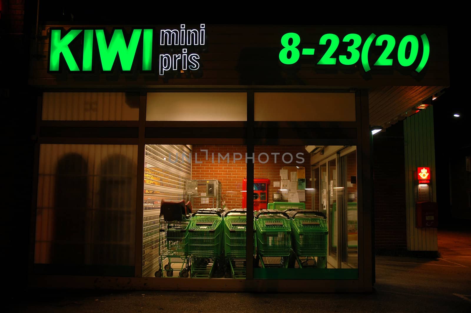 Kiwi. Norwegian shop. Nightshoot.
Torstrand, Larvik, Norway - 2006.