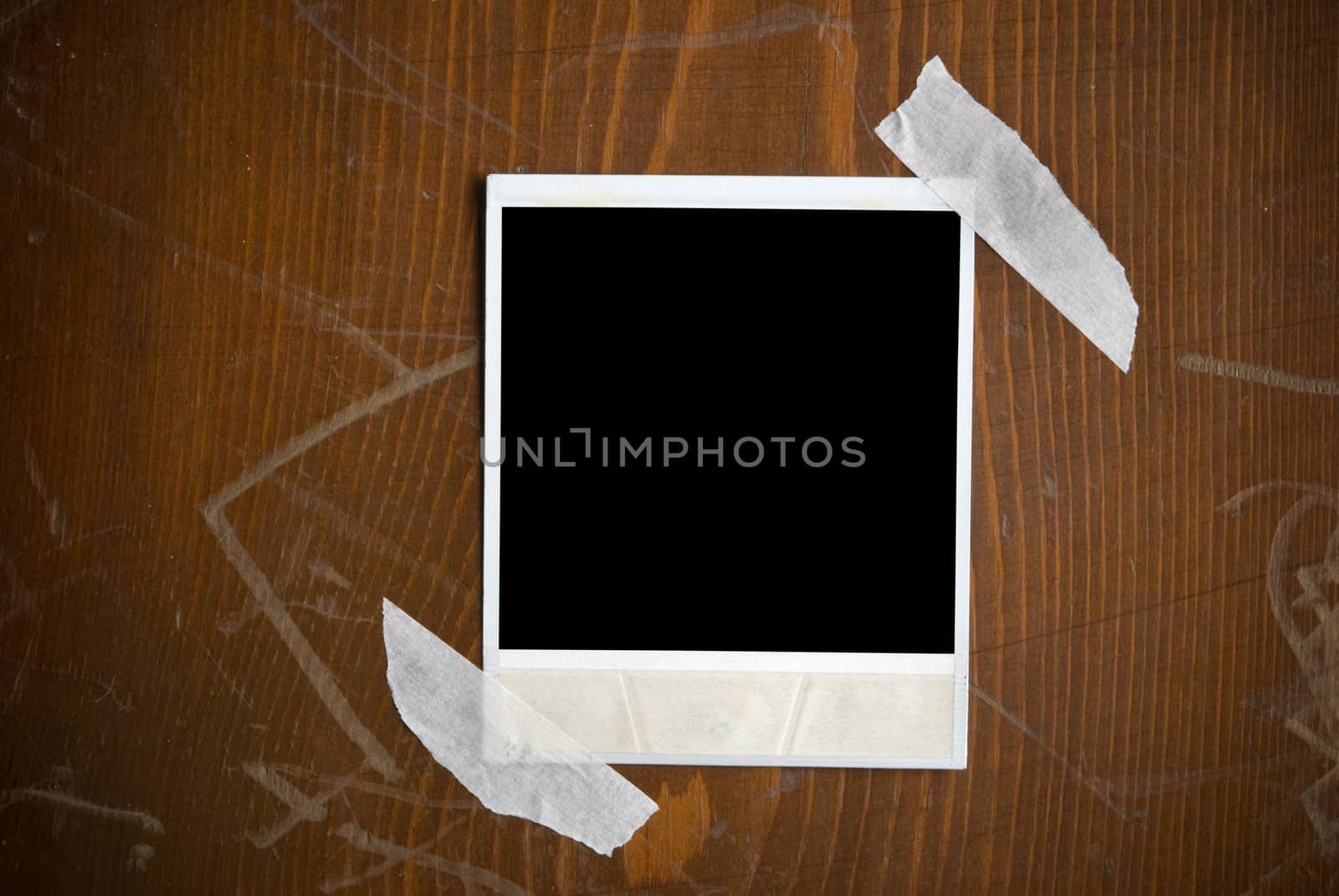 empty blank, toned focus point on center of image