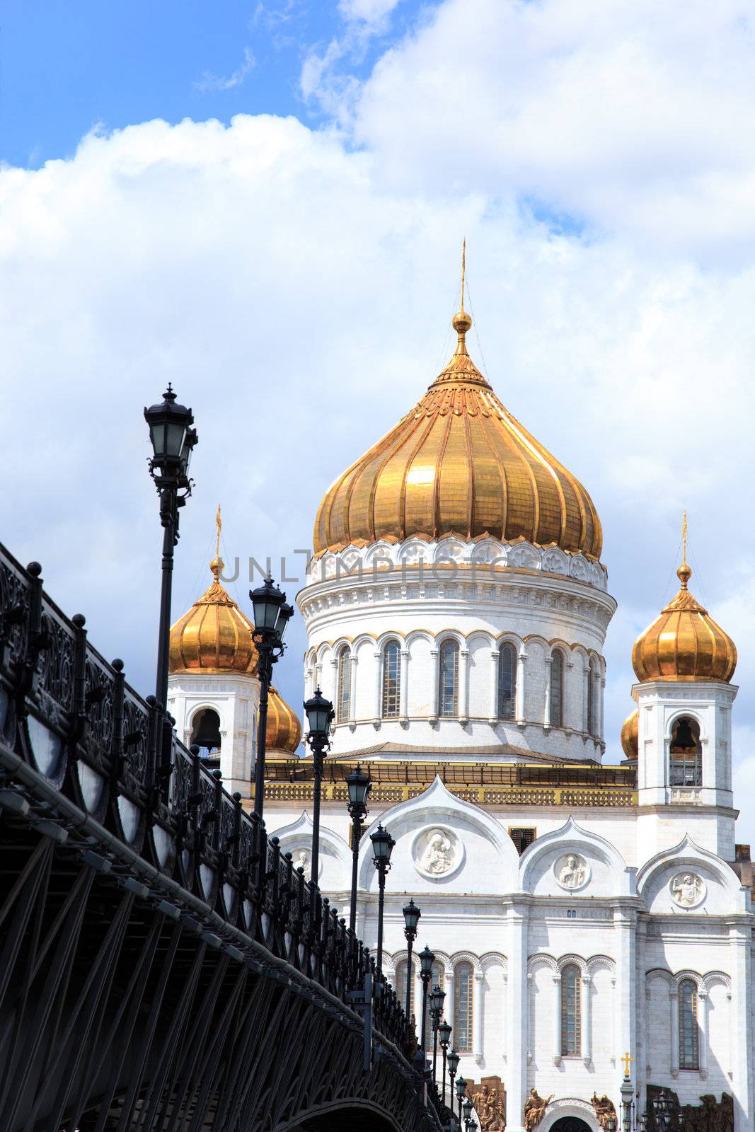 Temple of Christ Our Saviour in Moscow, focus point on center