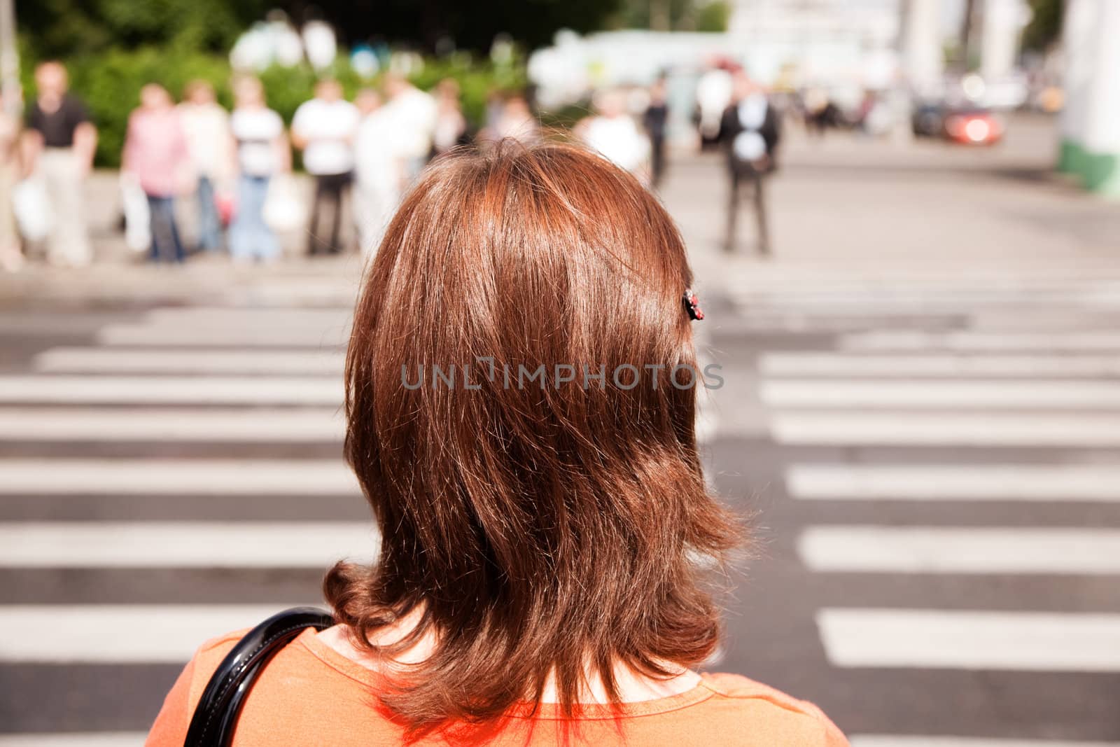 focus point on nearest part of woman, made on Canon 5D mark two