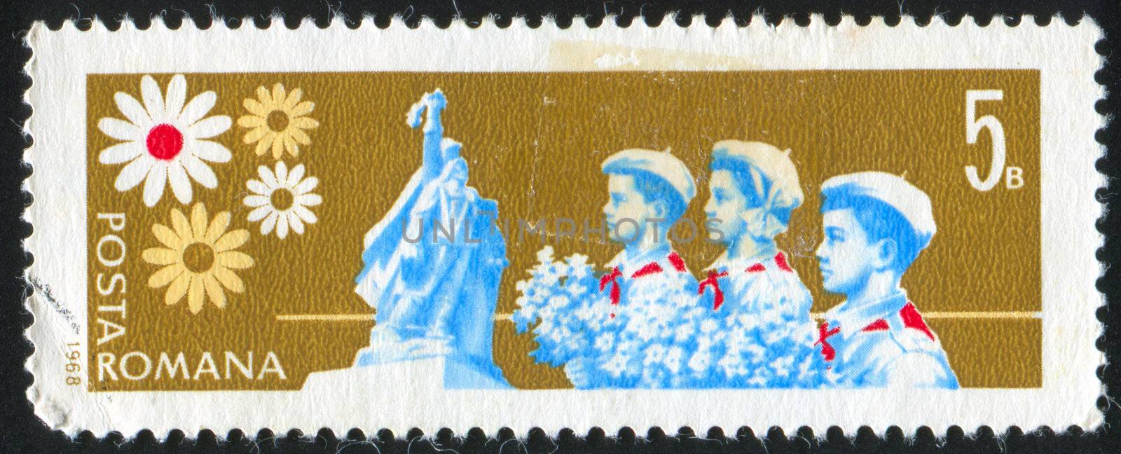 ROMANIA - CIRCA 1968: stamp printed by Romania, shows Pioneers and Liberation Monument, circa 1968