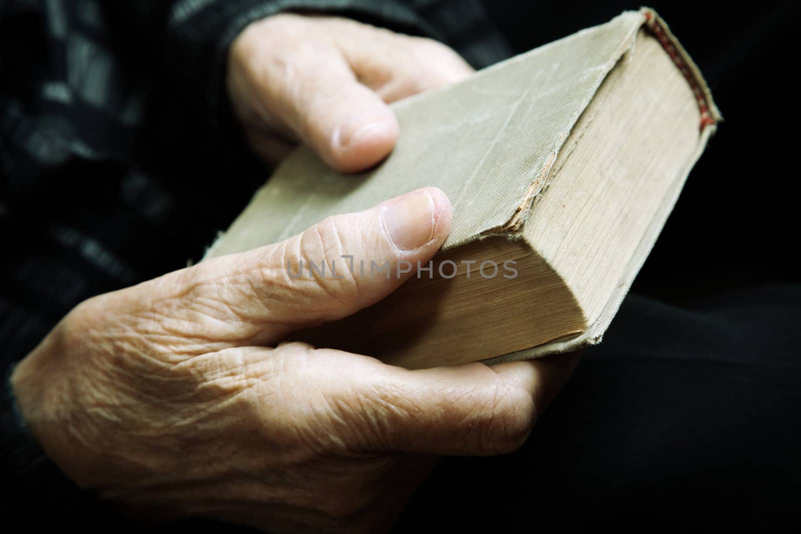 book and old hands by Kuzma