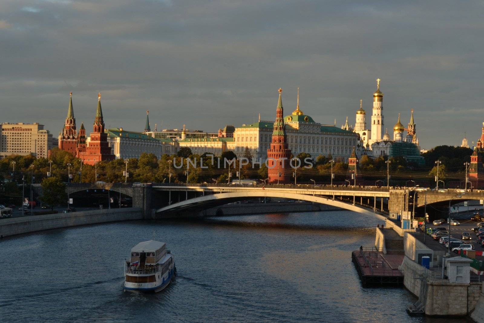 The Moscow river in the evening by Autre