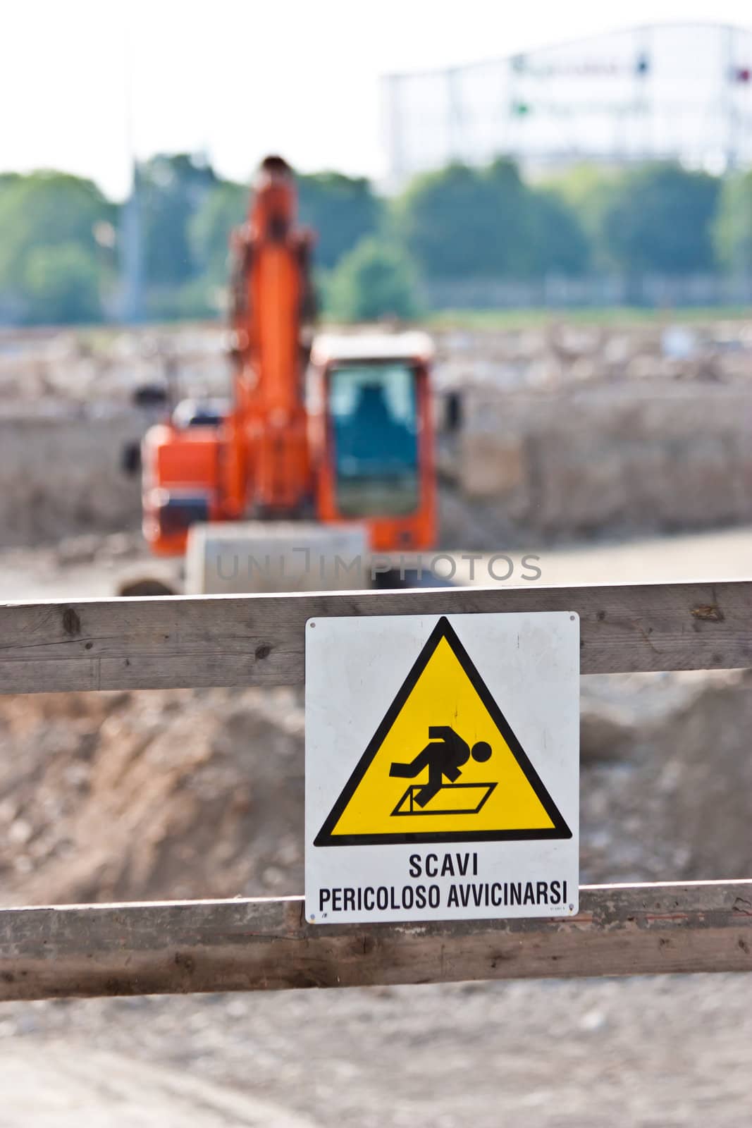 Sign of danger for work in progress (Italian) in a building site