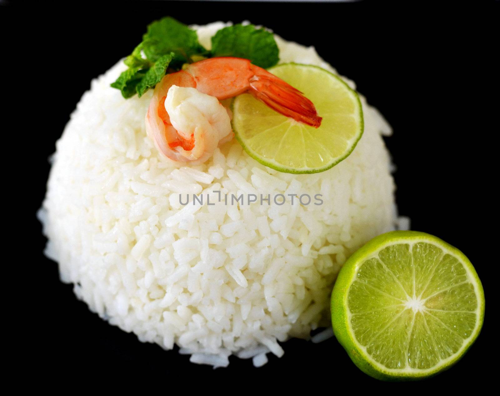  steamed rice served with fresh lemon and shrimp 